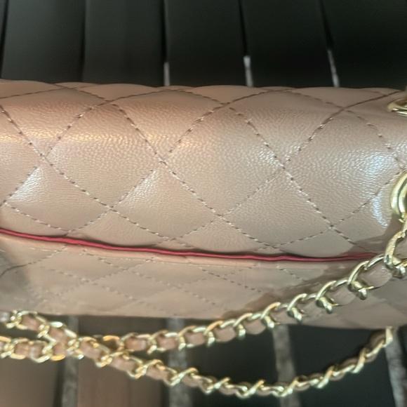 Tan Quilted Shoulder Bag with Gold CC Closure - Picture 8 of 14
